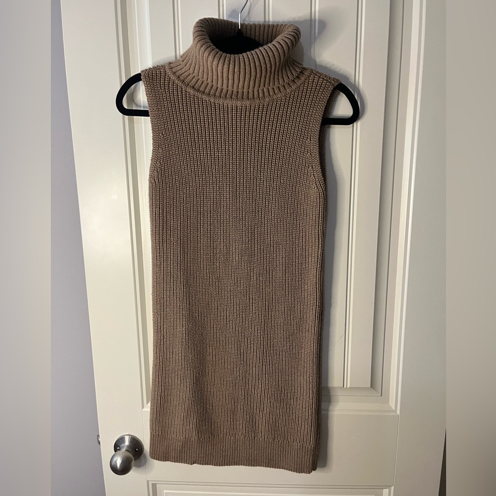 🤎✨ Lole Brown Sleeveless Turtleneck | Cozy & Chic 💫